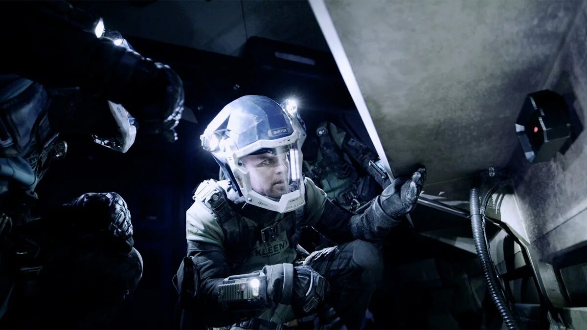 Пространство даты выхода. Пространство / the expanse (2015). Экспансия постер. Шохре агдашлу экспансия. Шохре агдашлу экспансия.