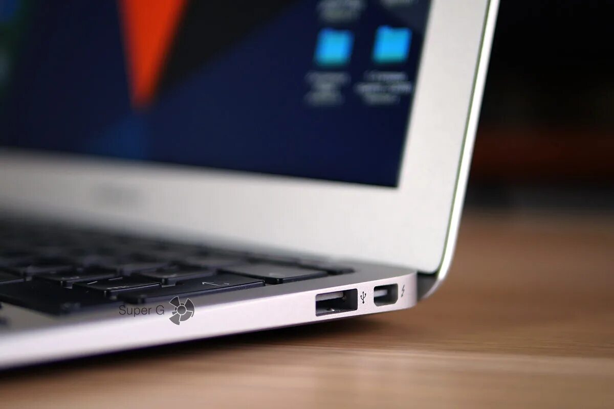 Как сделать макбук. Макбук включенный. macbook первое включение. включение макбука фото. как включается макбук.