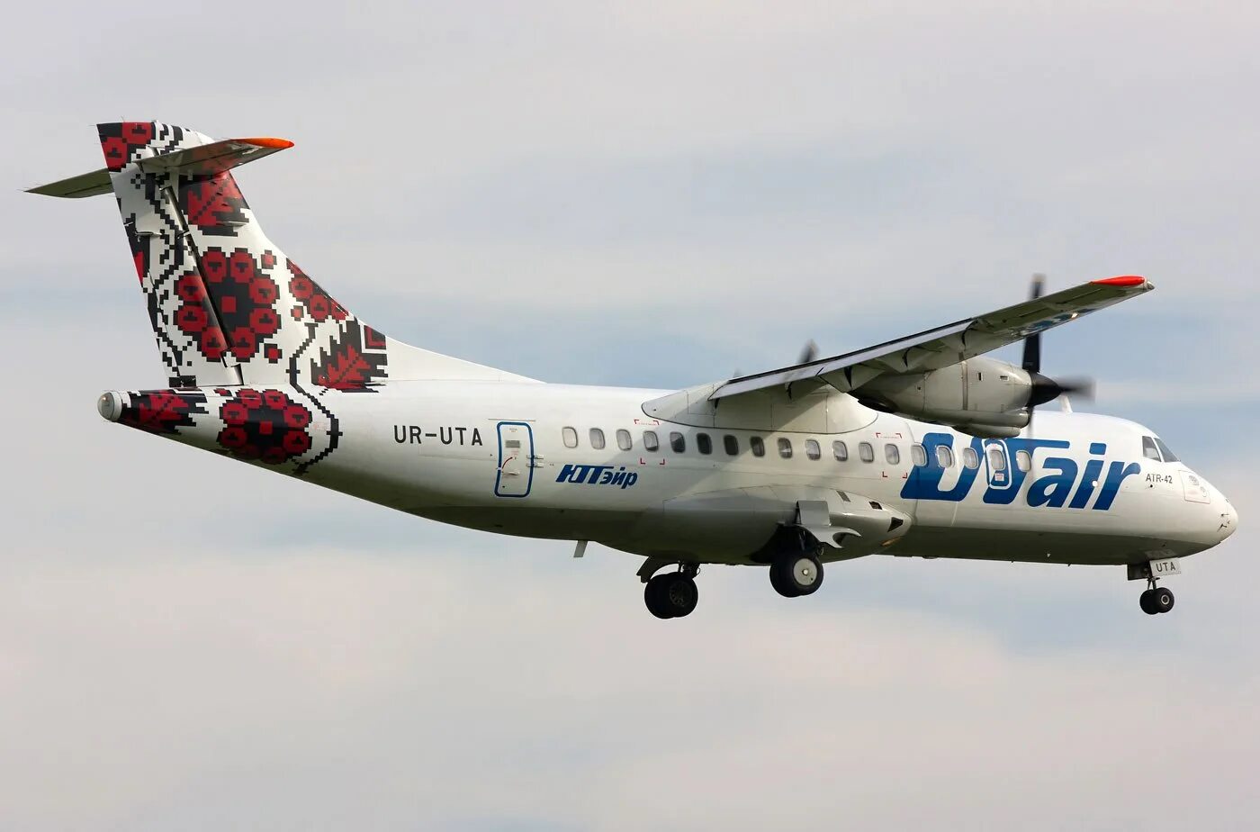 Атр 42. АТР 42 ЮТЭЙР. ATR 42-300 ЮТЭЙР Украина. АТР 42 300. АТР-42 трап.