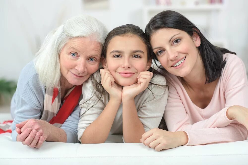 Женщины разных возрастов. Счастливые женщины разных возрастов. Три возраста девочки. Группа женщин разных возрастов. Женщины разных возрастов.