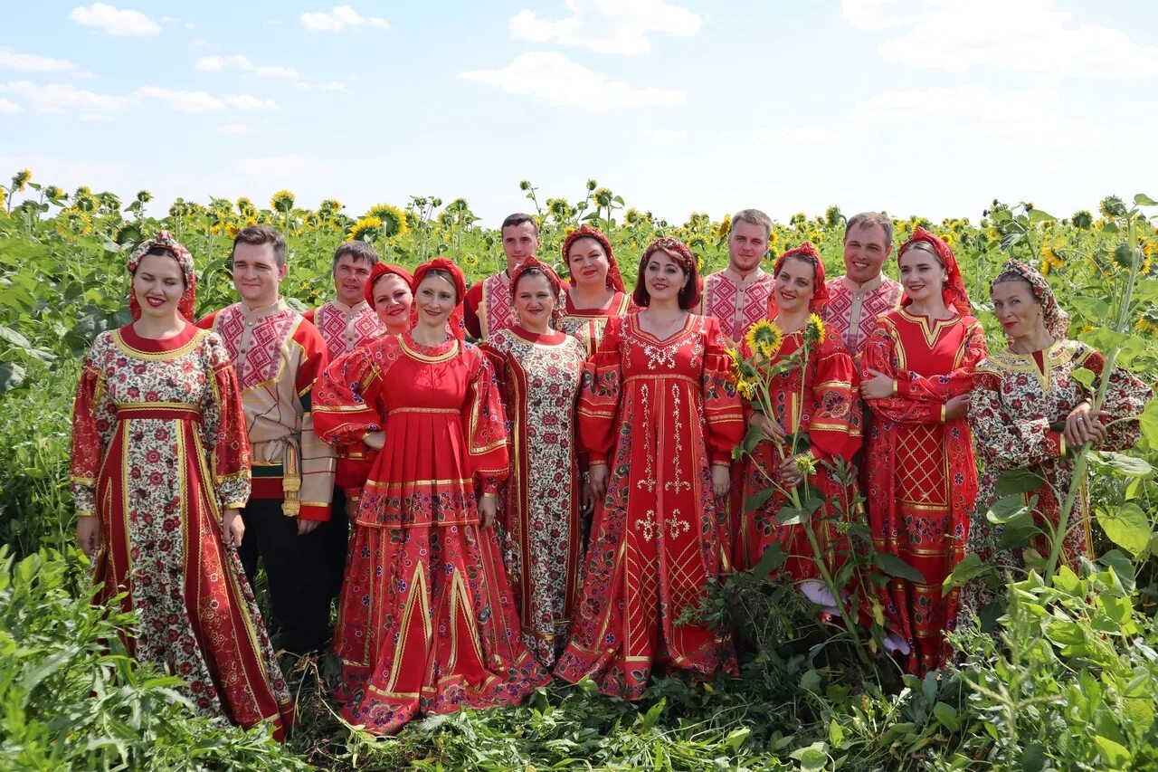 Вокальный ансамбль русская. Ансамбль русский стиль Курск. Русский стиль Курская филармония. Вокальный ансамбль русский стиль. Курск филармония ансамбль русский стиль.