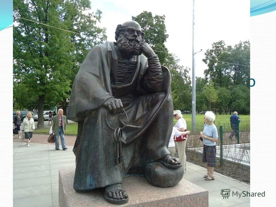 Памятник апостолу Петру в Александровском парке Санкт-Петербурге. Памятник святого петра