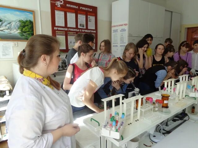 Медколледж в екатеринбурге. Репина 2 а медицинский колледж. Екб мед колледж. Свердловский областной медицинский колледж екатеринбург репина 2а. Сиреневый бульвар 6 медицинский колледж.