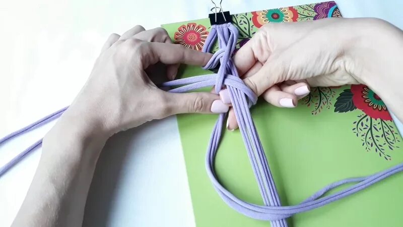 Как сплести ручку для сумки. Плетение ручки для сумки. ручка для сумки макраме. ручка для сумки из шнура. плетеная ручка для сумки из шнура.