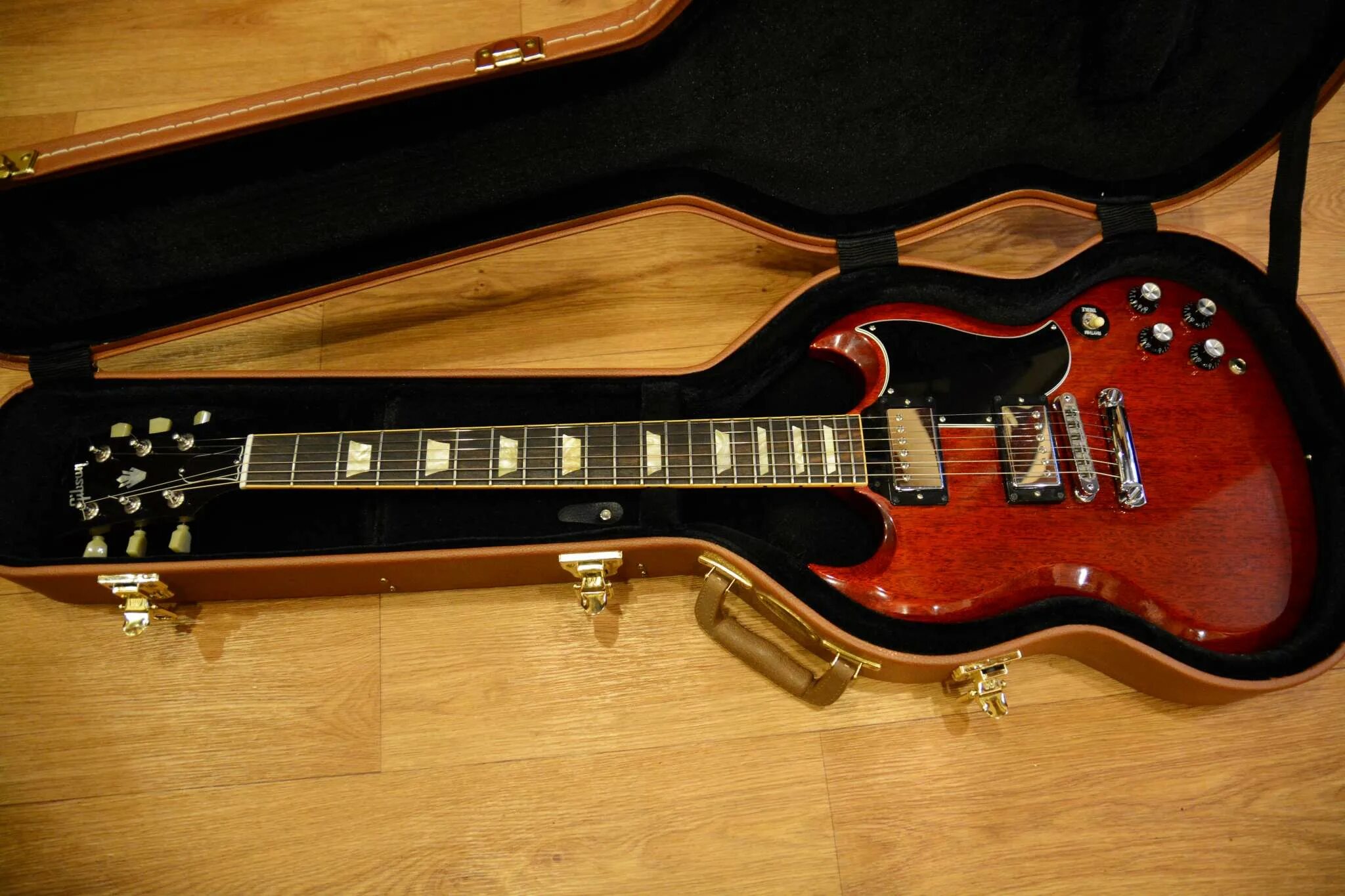 Gibson reissue. Gibson les paul 1958 reissue. Gibson sg 61 reissue 2010 pots. Электрогитара gibson sg '61 reissue. Gibson les paul sunburst.