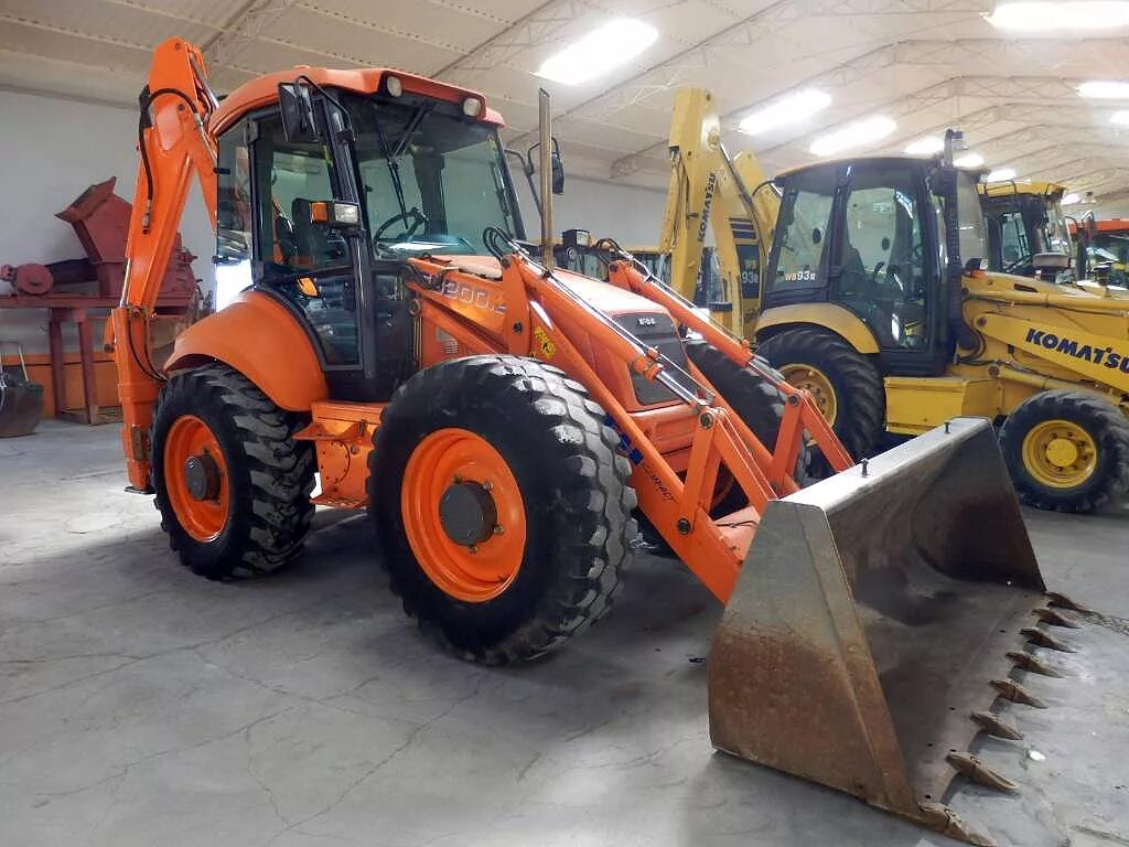 2. 2. 2 сиденье. Фиат кобелко 200. Fiat hitachi fb200.