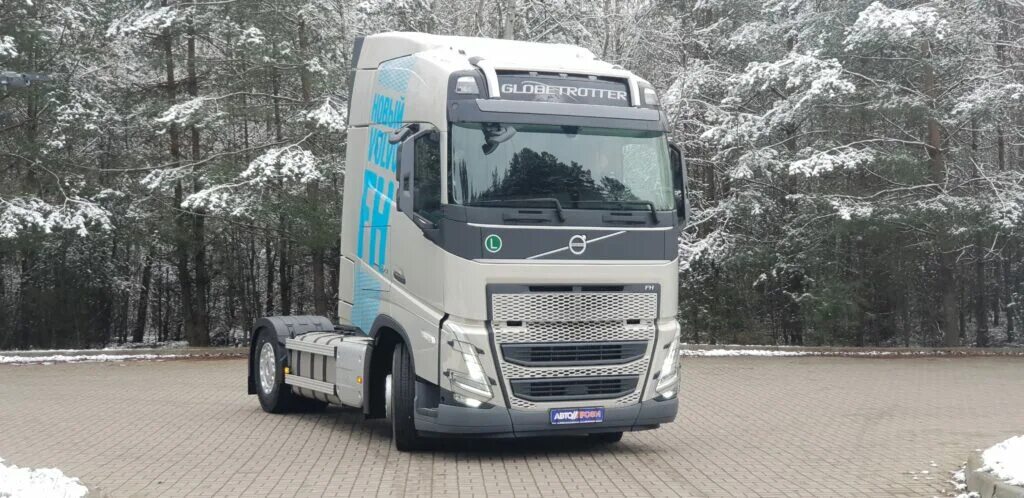 Volvo fh 2021. Новая Вольво FH 2021. Вольво тягач 2022 года. Вольво тягач 2022 года красный.