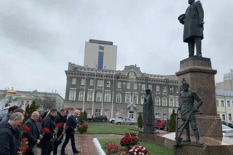 Памятники власти