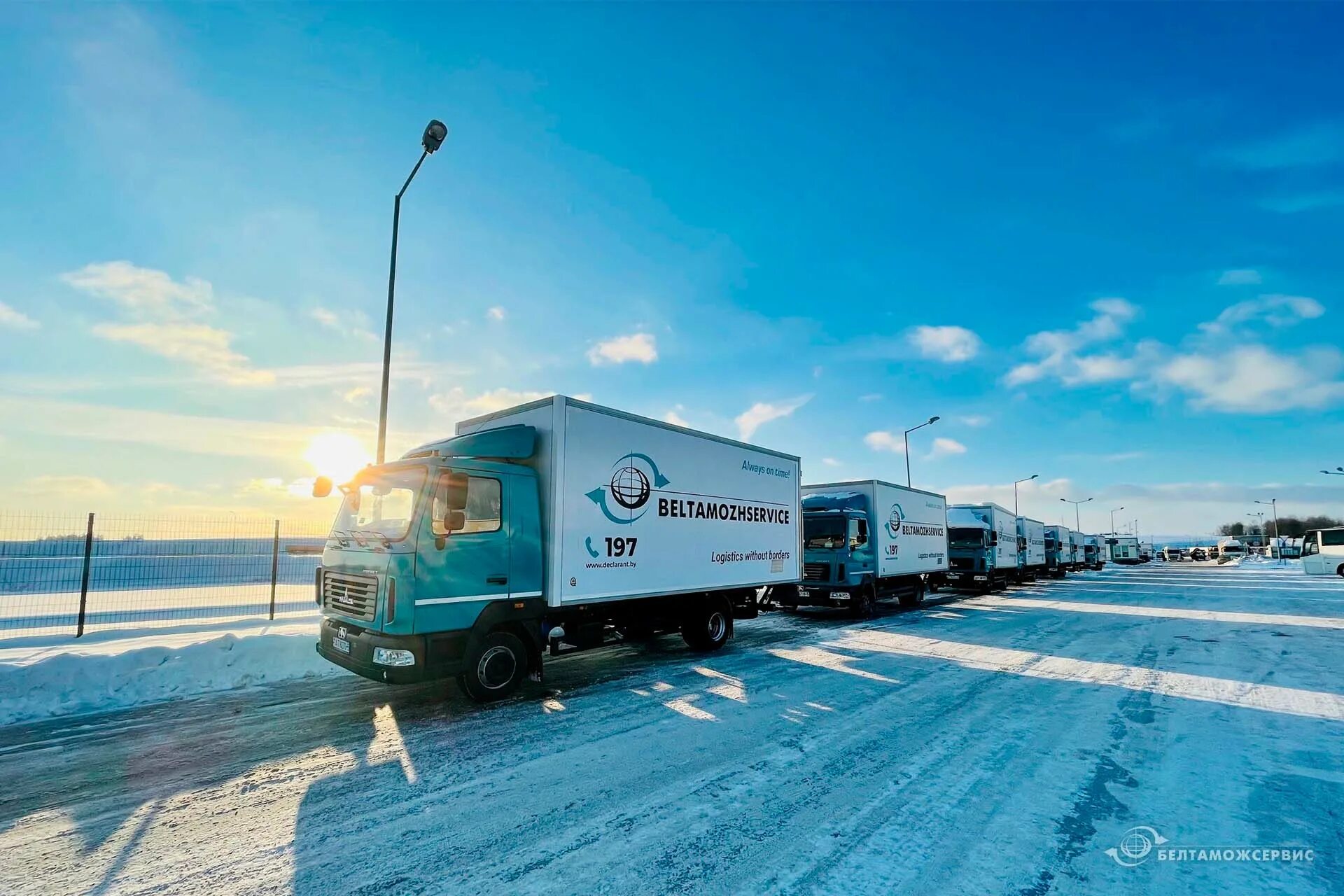 много дорогих тачек. парад городской техники мосгортранс. автобусный парк 4 минск. автопарк время работы. мосгортранс 17 автобусный парк.