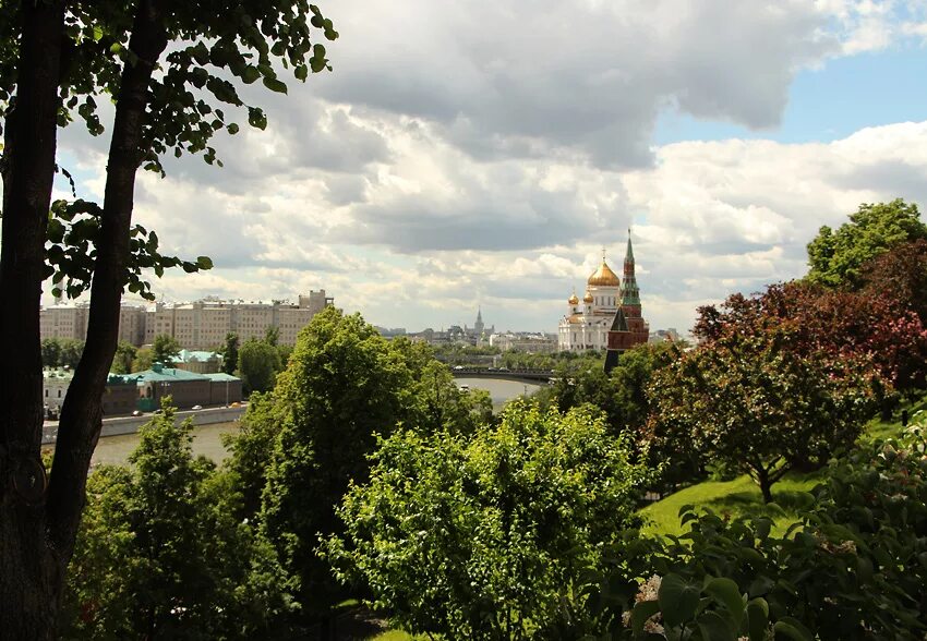 Сады московского кремля. Москва Кремль Тайницкий сад. Тайницкий сад сад. Тайницкий сад Московского Кремля вид сверху. Тайницкий сад Московского Кремля осень.