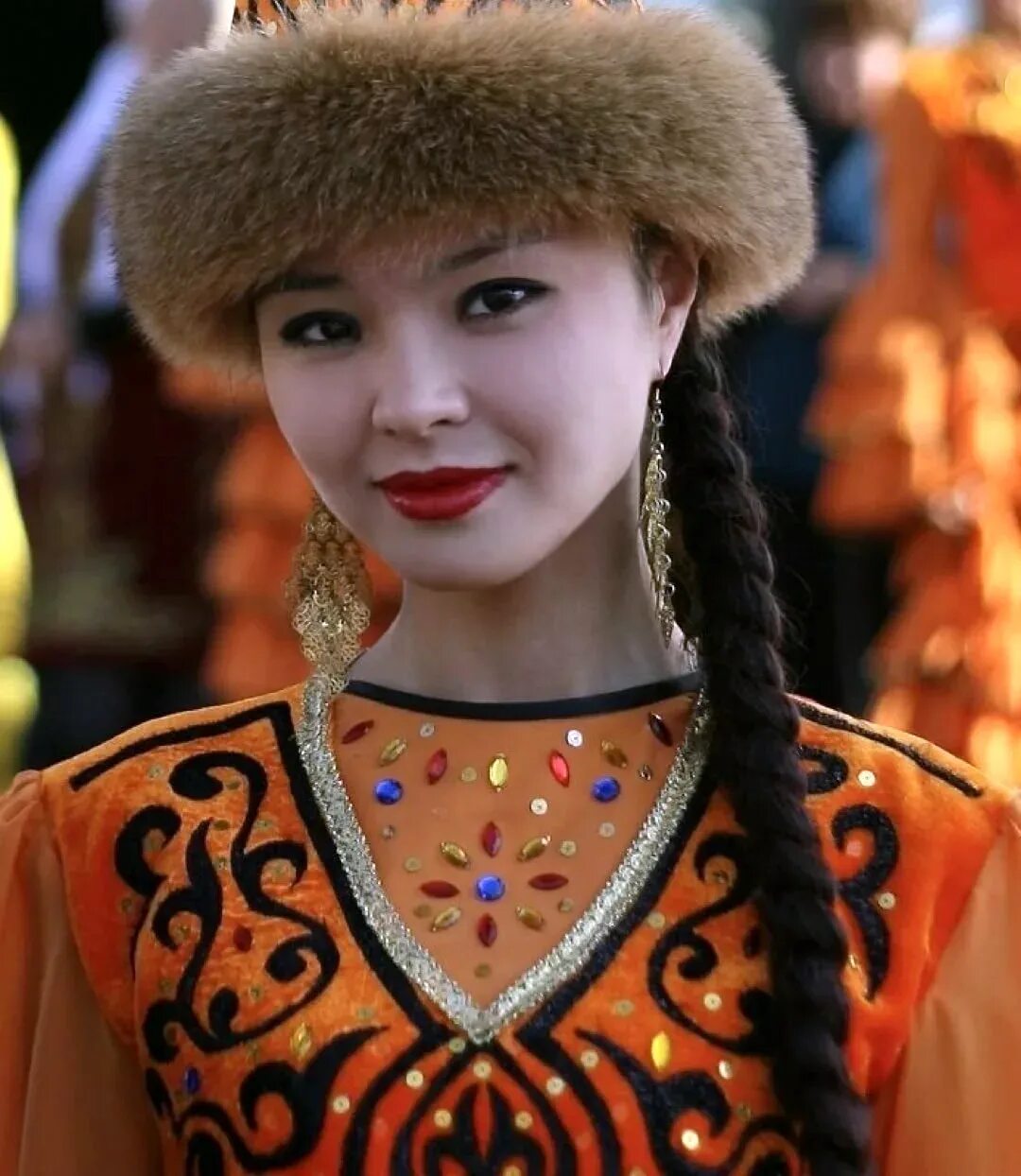 Kazakh people. Хакасы монголоидная раса. Нац головной убор Киргизии. Монгольская певица Tatar.
