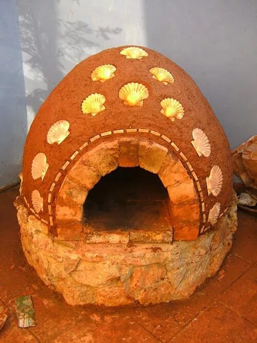 Средневековая гончарная печь балаклава. Саманная помпейская печь. Глинобитная печь. Уличная помпейская печь из самана. Глиняная печь помпейская.