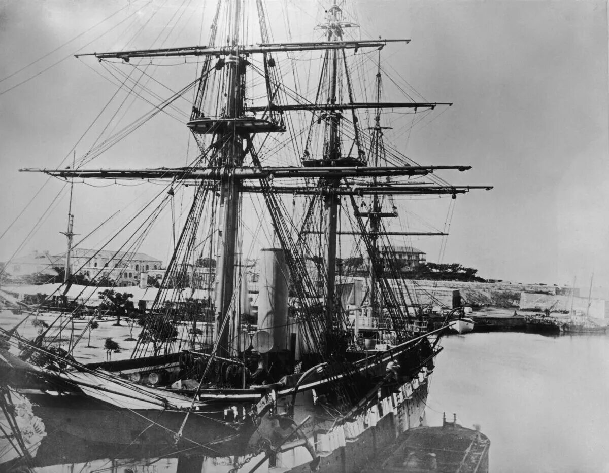 Научное судно челленджер какой океан. Парусный Корвет Челленджер. Корабль Челленджер 1872. Корвет 1872 Челленджер. HMS Challenger 1858.