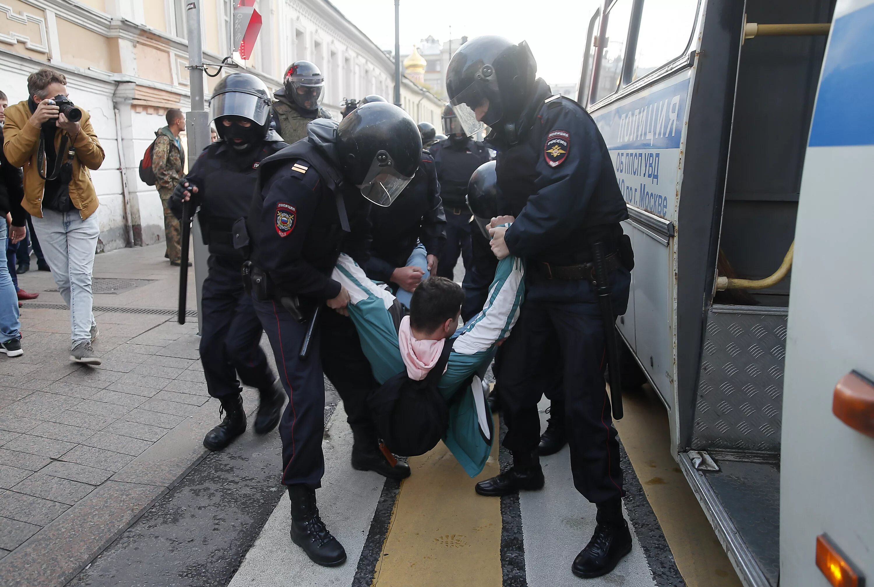 Протесты в Москве. Арест митингующих в Москве. Задержания пикетов в Москве.