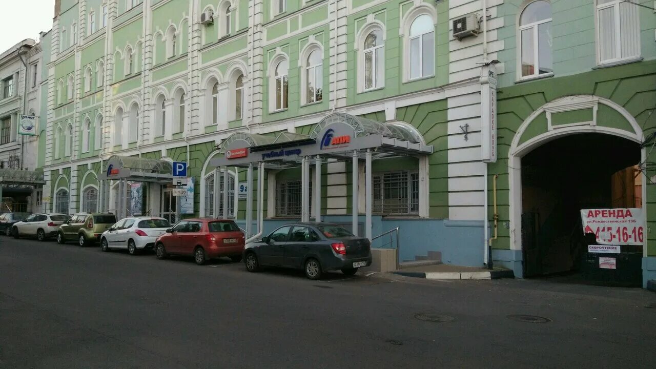 Нижегородская набережная 11. Нижний новгород синий забор нижневолжская. Дом на набережной нижний новгород. Волжская набережная 9. Нижневолжская набережная синий забор.
