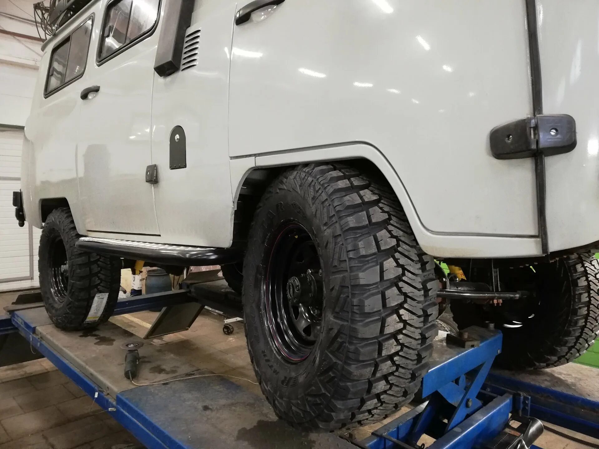 Уаз 452 буханка на 31 колесах. 245/75 r16 на уаз буханка. Вылет на уаз буханка. Уаз буханка 2206. Вылет на уаз буханка.