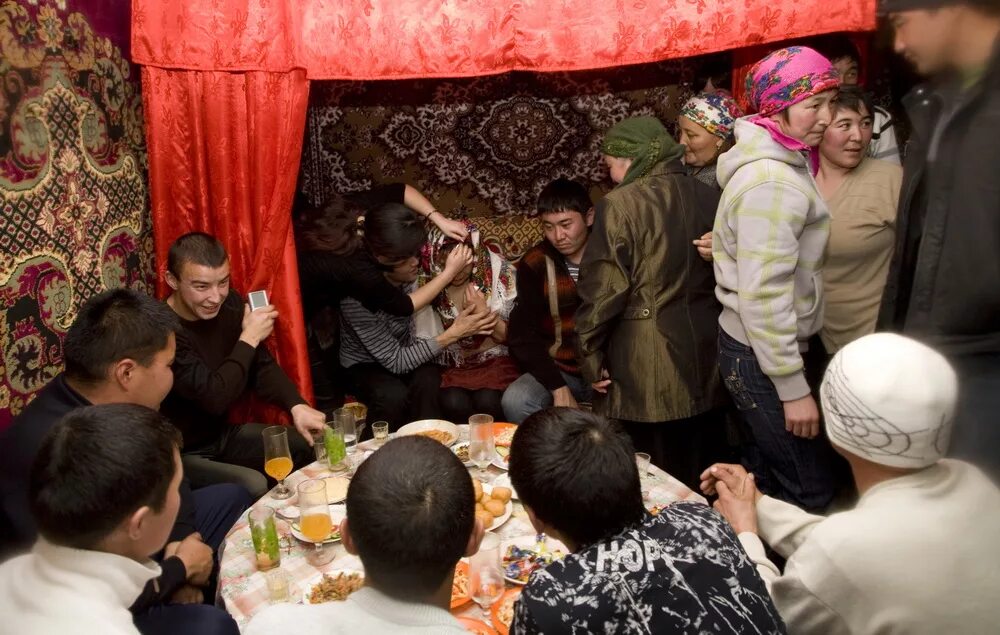 Сватовство у алтайцев. Свадебные традиции казахов. сватовство у казахов. похоронная обрядность казахов. сватовство в казахстане.