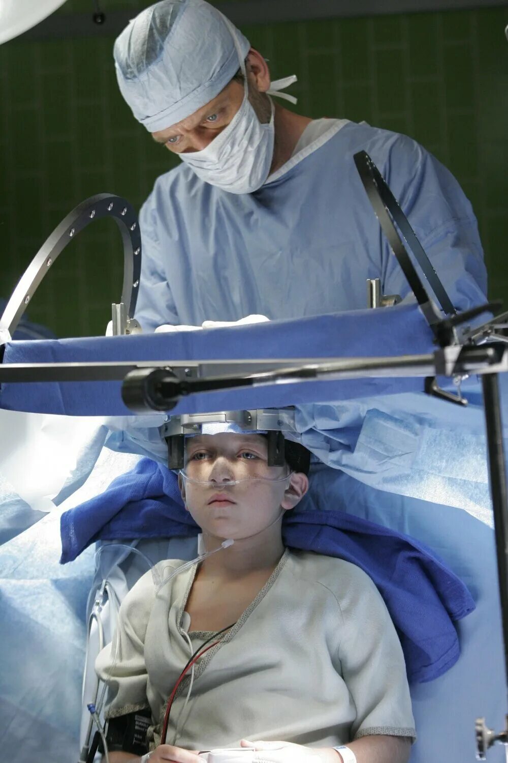 доктор хаус в операционной. доктор хаус кадры. доктор хаус операция. операционная доктор хаус кадр. турецкий доктор хаус.