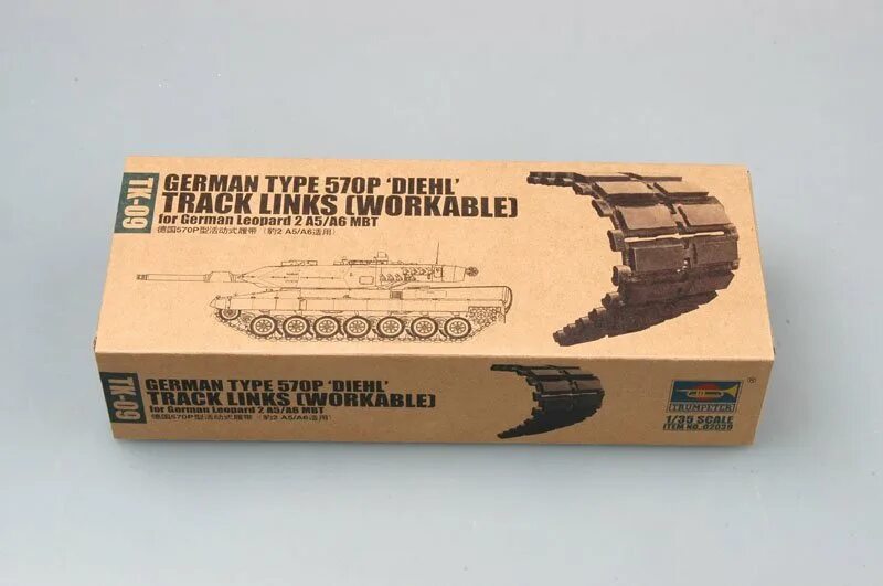 02042 Траки наборные Russian 650mm Steel track for Russian KV/js Tank (1:35). Challenger 2 Trumpeter 1/35. Trumpeter 02042 650мм траки для танков кв и ИС 1/35. Trumpeter траки tr60. Track 35