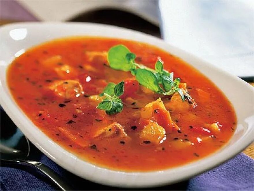 Суп из форели. Суп из форели пряный. уха из форели с томатной пастой. самый вкусный суп из форели.