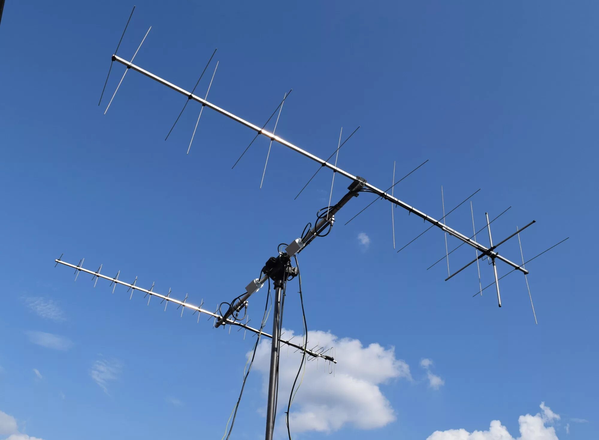 Top antenna. Антенна кросс яги на 144 и 145. Dk7zb кросс яги. Антенны dk7zb. Антенна яги на УКВ.