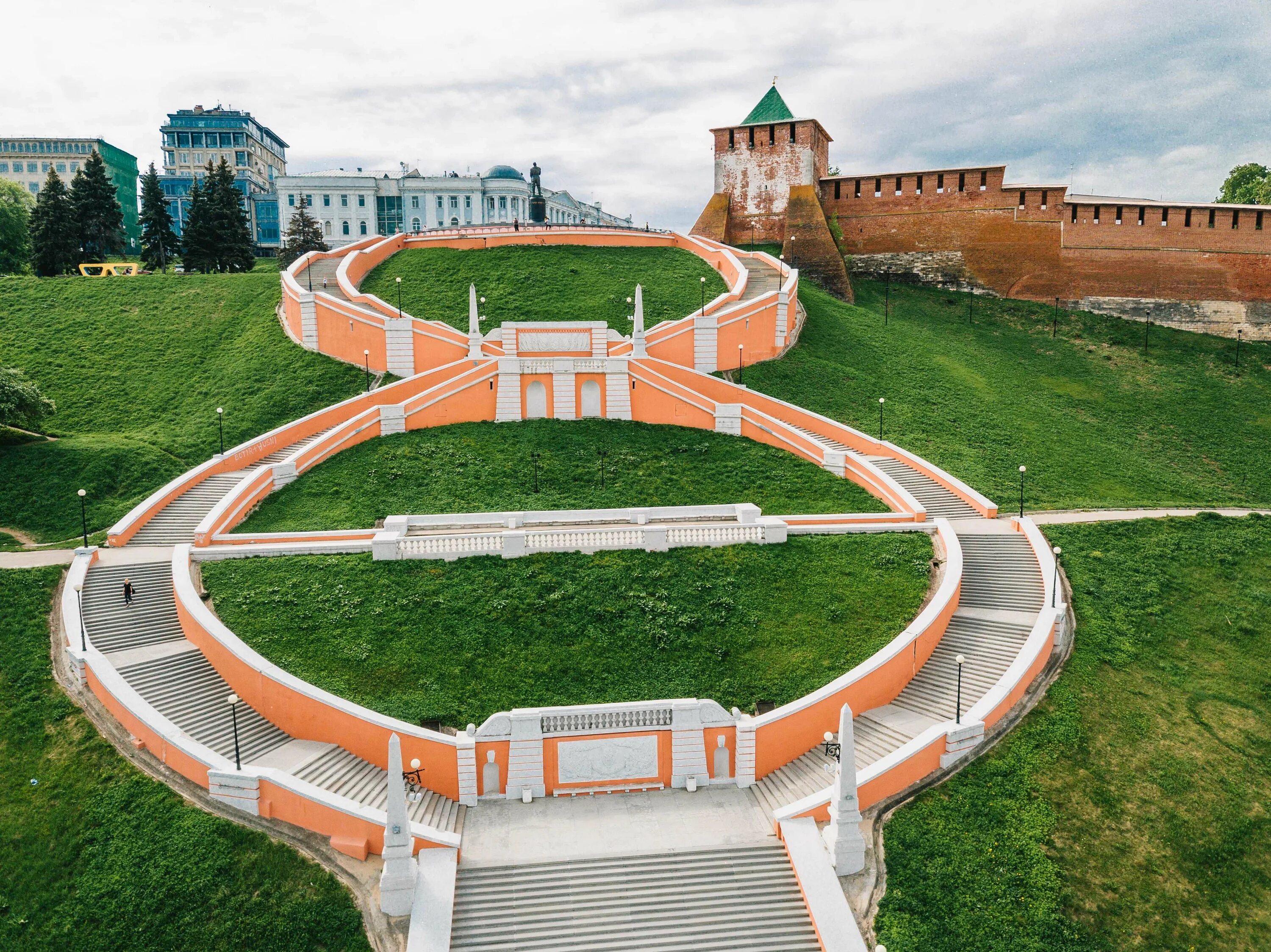 Холм нн. Чкаловская лестница Нижний Новгород. Нижегородский Кремль Чкаловская лестница. Чкаловская лестница Нижний Новгород 2021. Нижний Новгород Кремль лестница Чкалова.