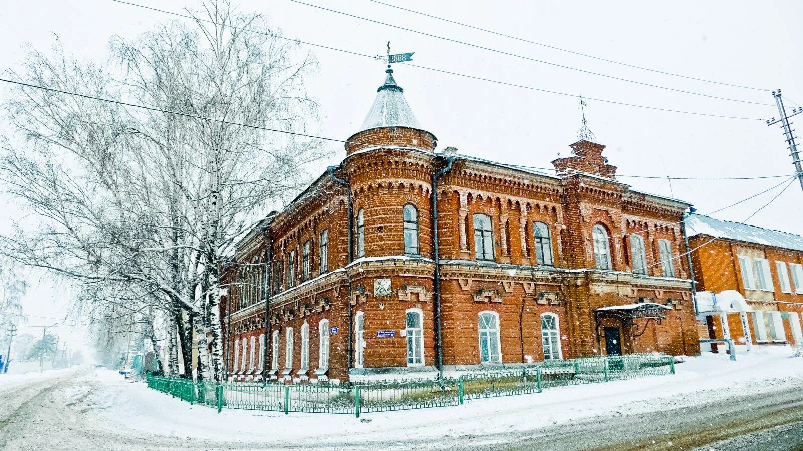 Татарстан буинский. Здание земской управы буинск. город буинск республика татарстан. центр город буинск. татарстан город буинск старинные исторические здания.