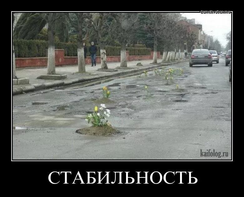 Курит в сторонке. Нервно в сторонке. Демотиватор пакет. Нервно курит в сторонке прикол. Сатанисты нервно курят в сторонке.