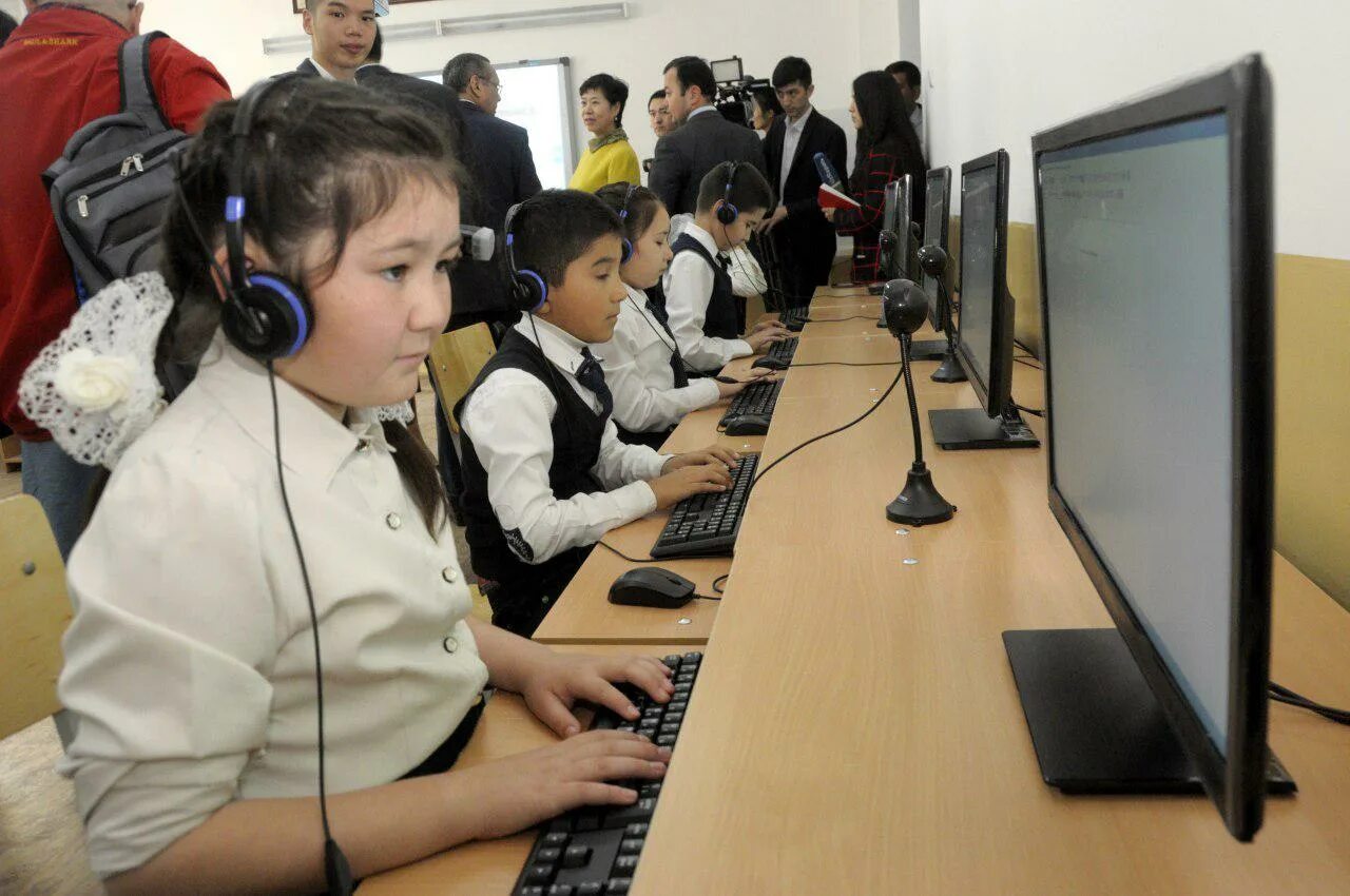 8 sinf informatika 2023. Информатика ахборот технологиялари. Мактаб компьютер. Урок информатики в Кыргызстане. Таълим технологиялари.