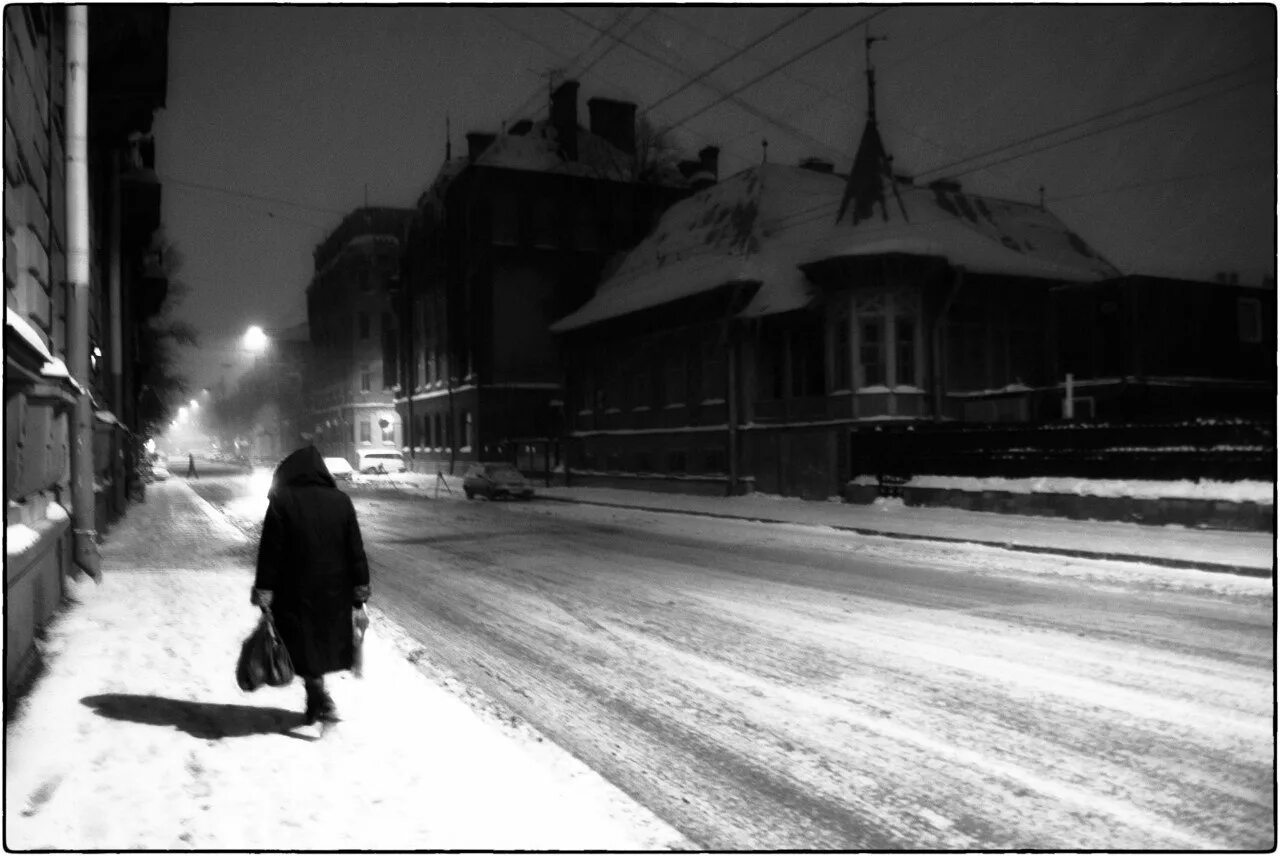 Унылый зимний вечер. Унылая зима. Зимний вечер тоска. Грустный зимний вечер черно-белое.
