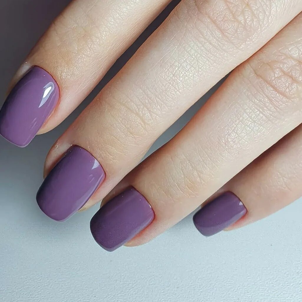 Цвет на короткий квадрат. Маникюр однотонный матовый. Маникюр пасхальныхтонов. Матовый маникюр. Однотонный маникюр.