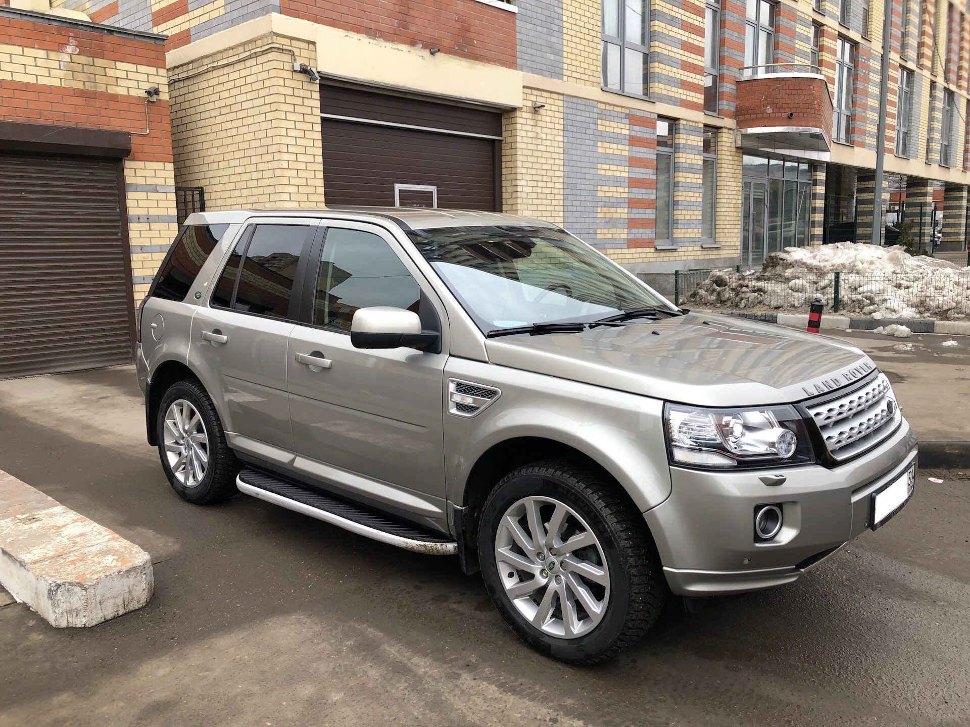 Купить ленд ровер фрилендер авито. Freelander 2 серебристый. Диски Фрилендер 2. Freelander 2 19 диски. Freelander 2 Black Edition.