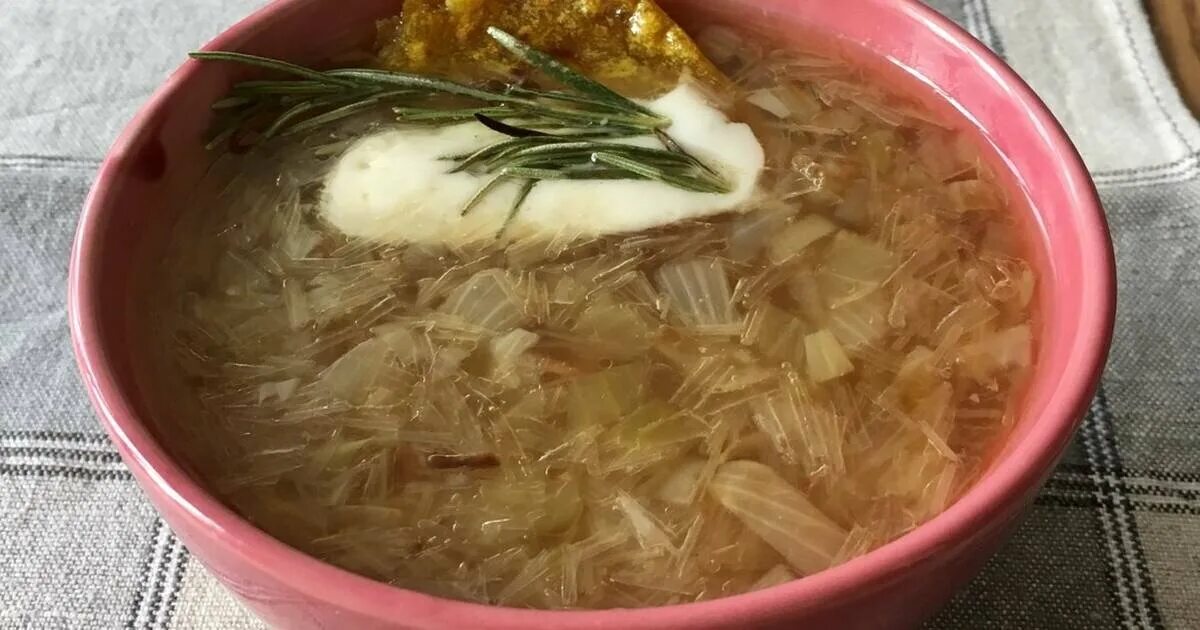 Лук в супе фото Вкусный суп с луком и гренками
