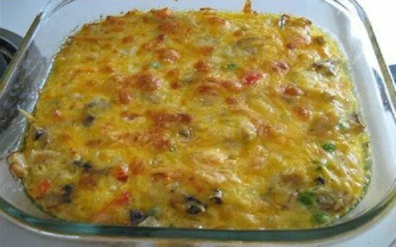 Запеканка с куриной грудкой и овощами. Запеканка с курицей и грибами. Куриная запеканка с сыром. Грибная кассероль. Запеканка с грудкой и грибами.