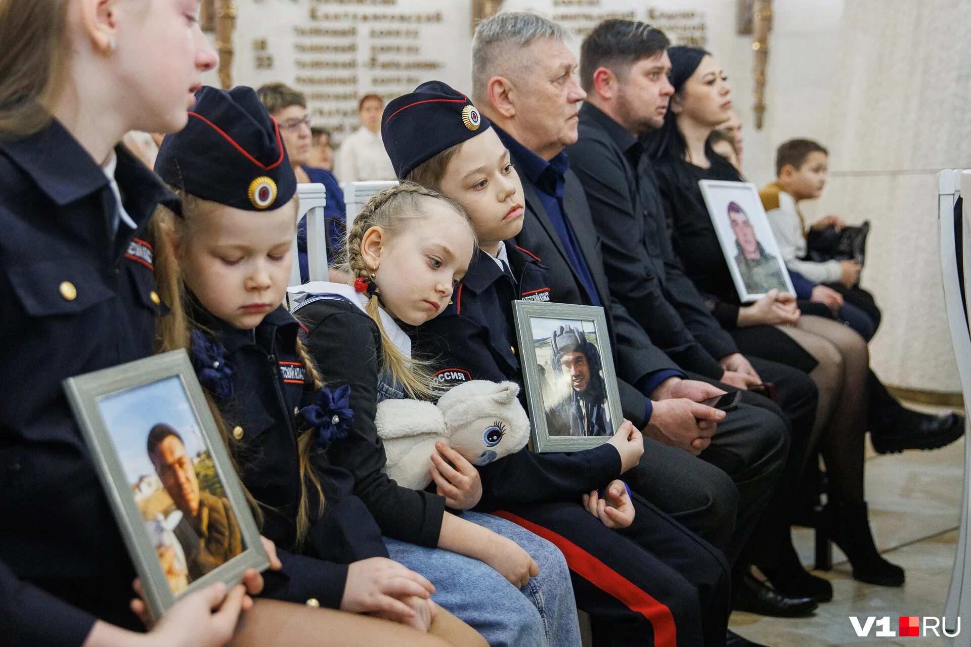 Мужество и семья. Вручение ордена Мужества Волгоград. Два ордена Мужества. Сироты Украины. Родственники погибших мобилизованных