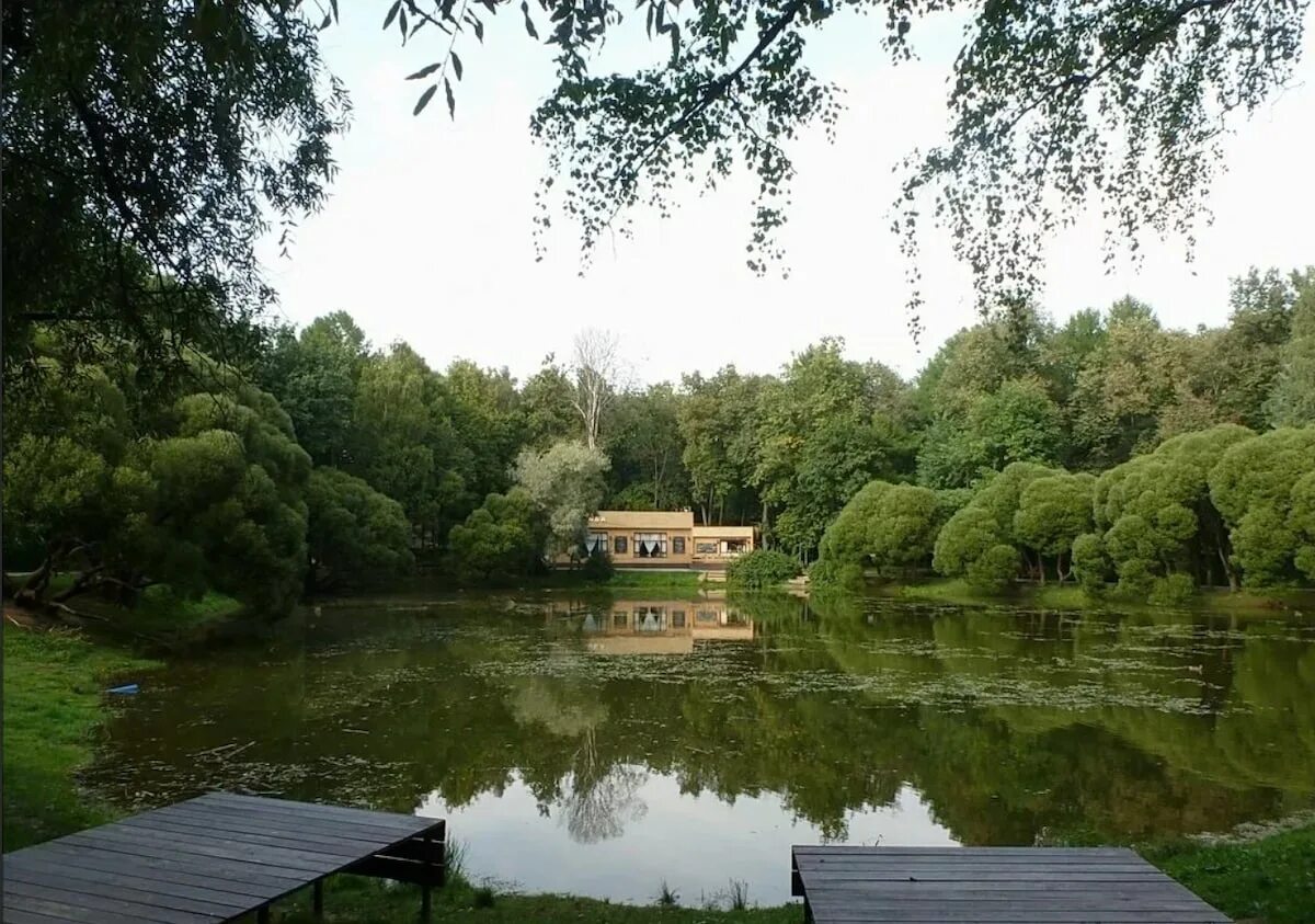 Парк фили набережная. Филевский парк. Парк филевский парк. Филевский парк река. Филевский парк.