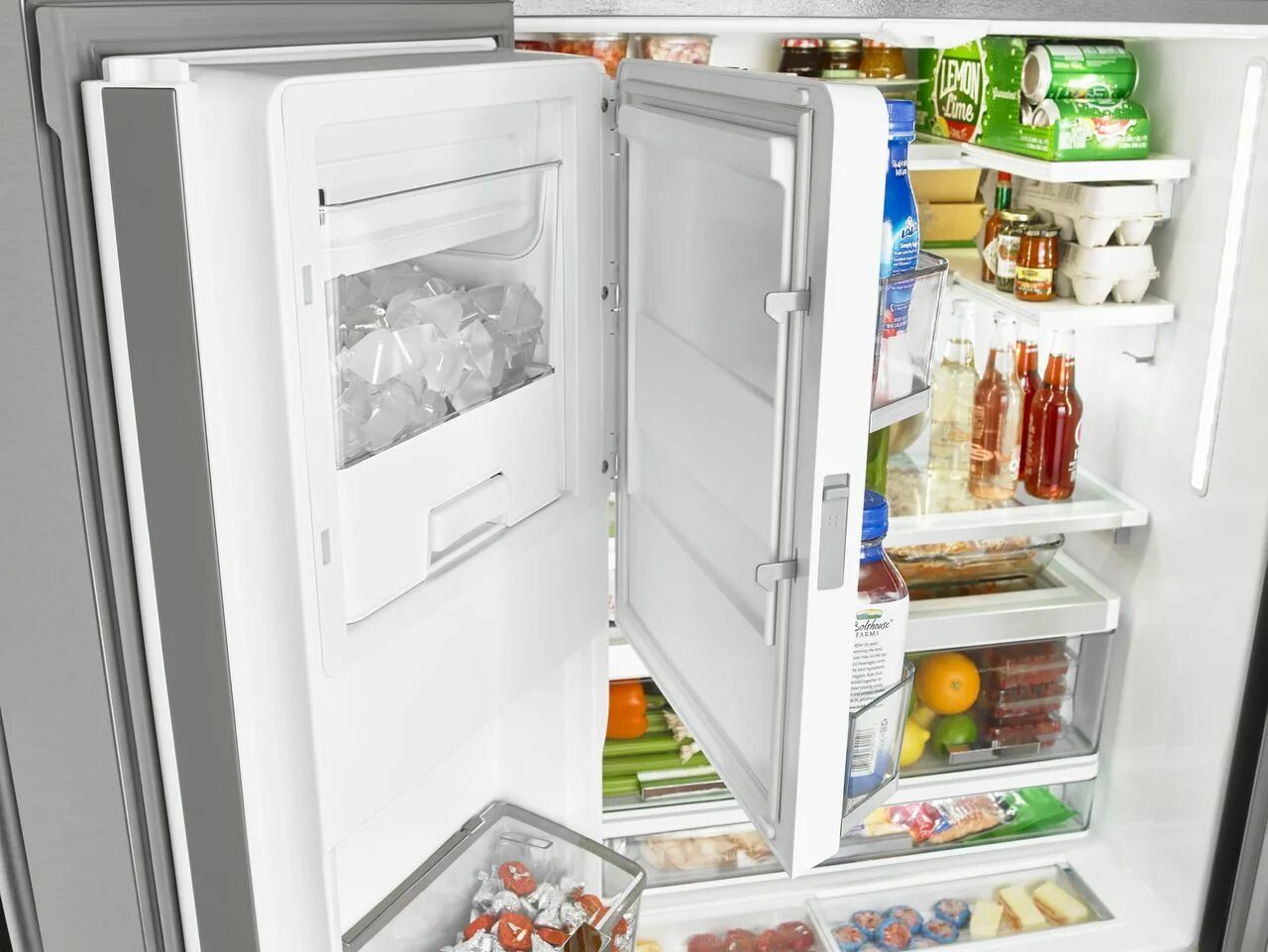 Холодильник сам выключается. Французский холодильник внутри. refrigerator ice. аммиачный холодильник ice cube. кондиционер для внутри холодильника.