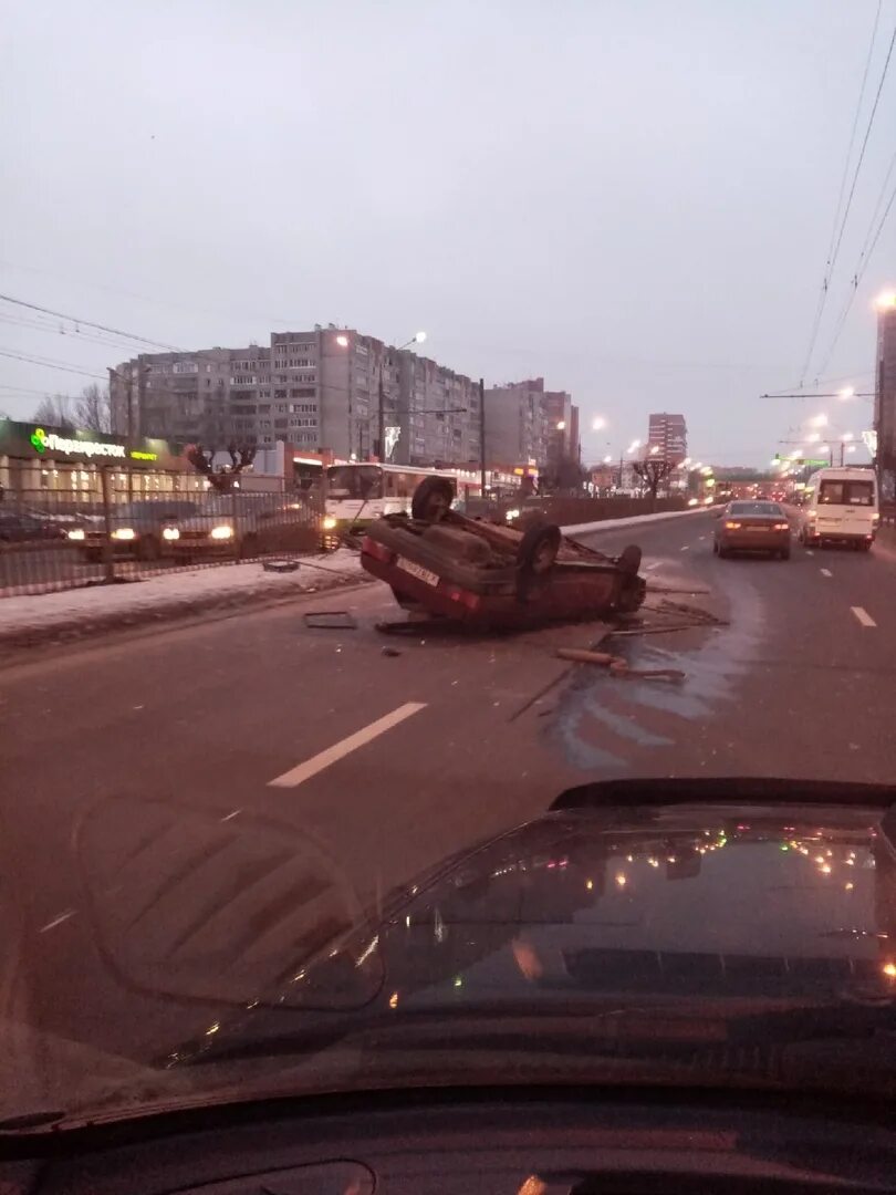 Авиационная опасность ярославль. Авария в Ярославле сегодня на Московском проспекте утром. Разные происшествия на Московском проспекте в Ярославле. Авария на Московском пр.Ярославль сегодня утром. Авария на Московском проспекте Ярославль сегодня.