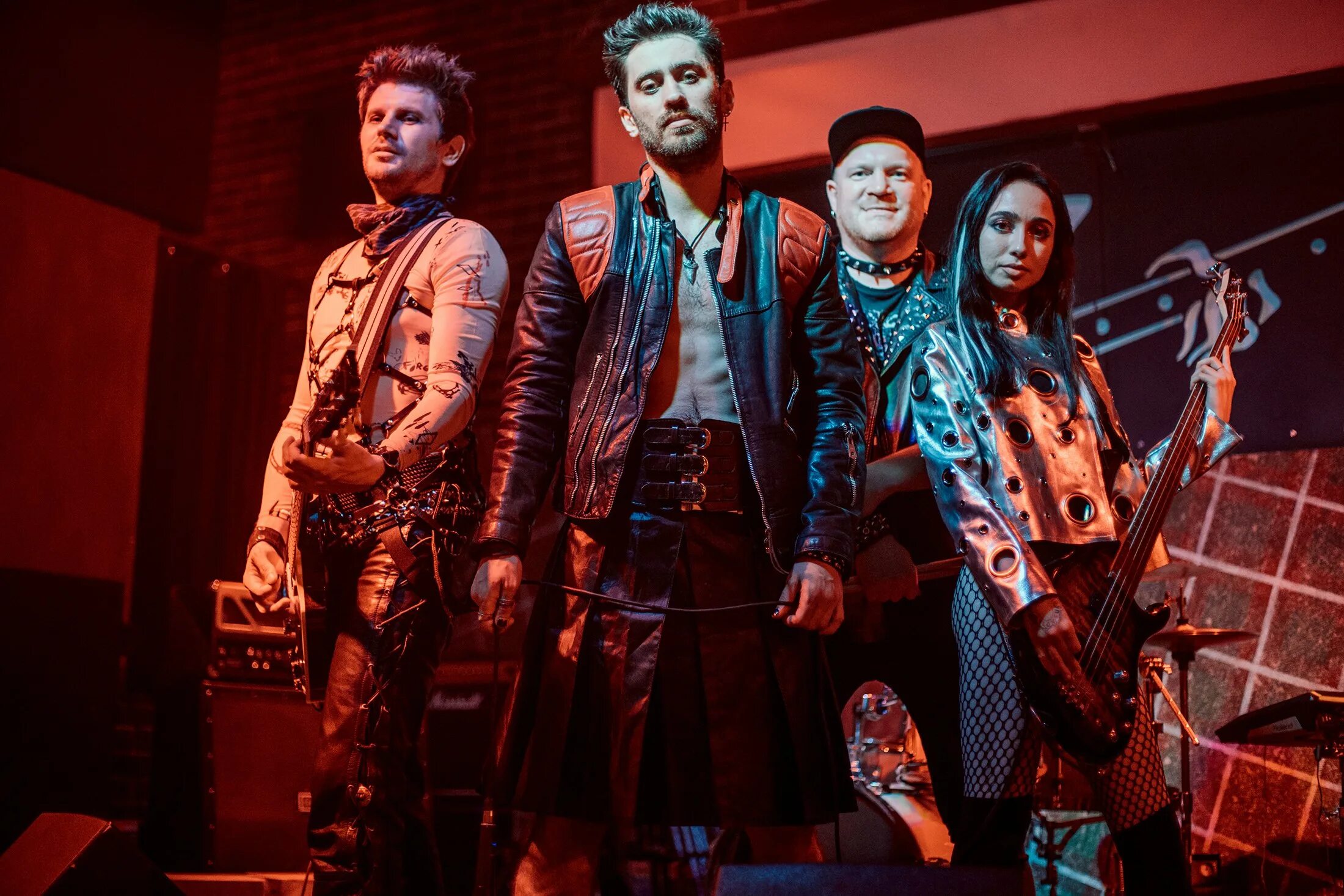 Сериал про вампиров в смоленске. Вампиры средней полосы 1 сезон 1 серия. Вампиры второй полосы. Вампиры средней полосы 2 в кино. Вампиры средней полосы сериал агата.