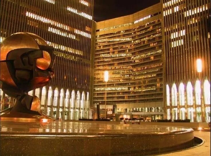 World trade center plaza. Стальные балки втц 2. Wtc plaza jumpers. Всемирный торговый центр внутри. Здание 2000.
