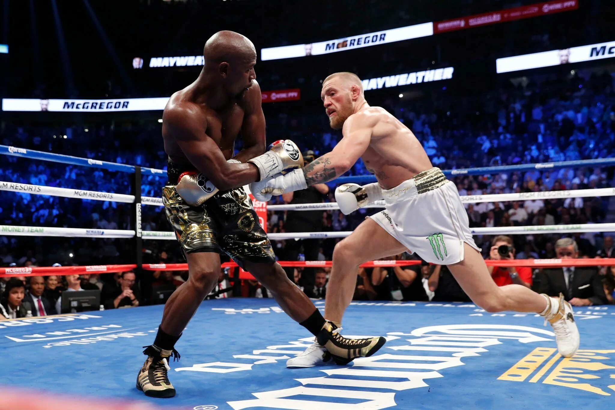 Флойд мейвезер 50. Флойд мейвезер боксер. Флойд мейвезер. Floyd mayweather money. Флойд мейвезер заработал.
