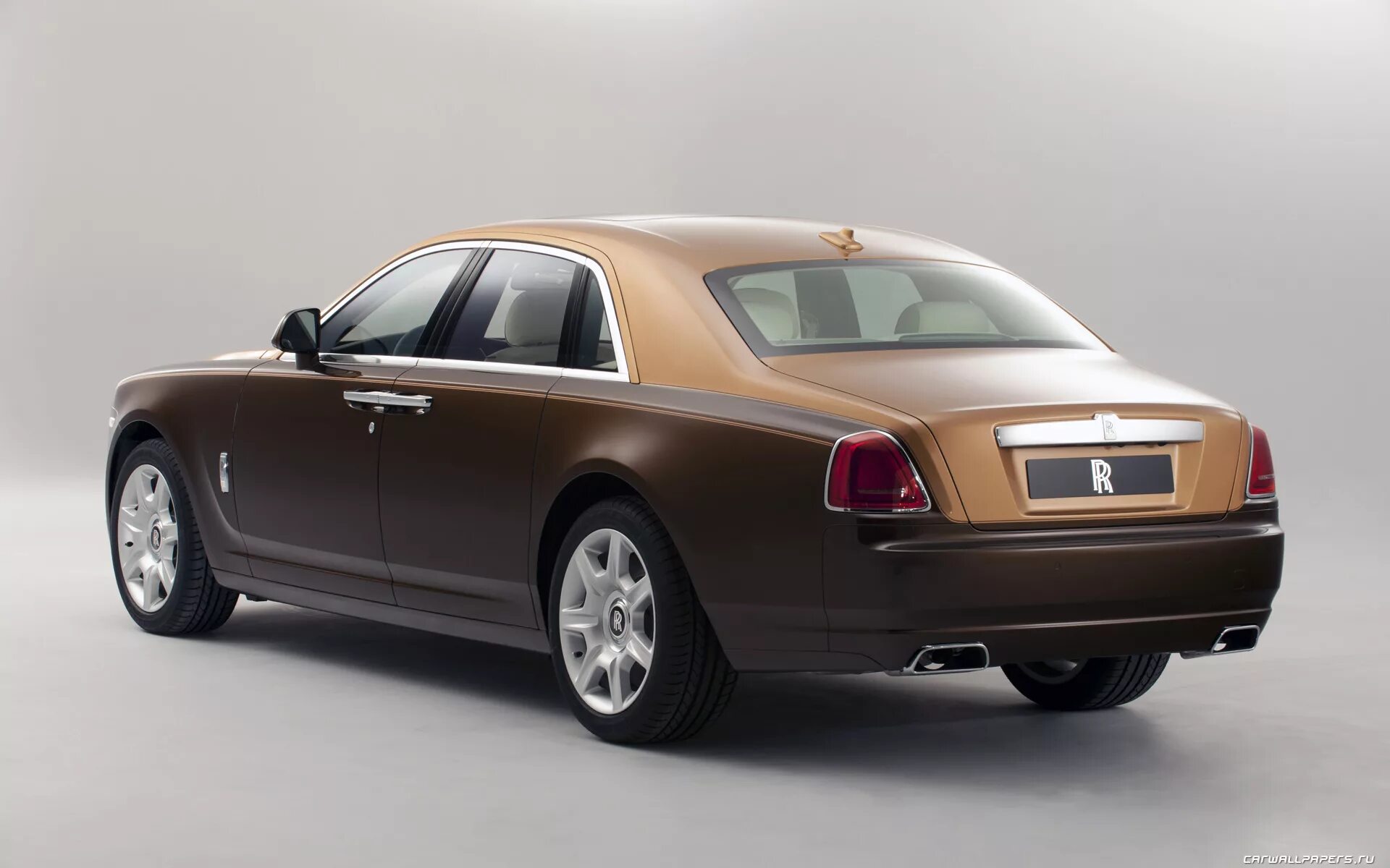 Two rolls. Rolls Royce Ghost. Машина Rolls Royce Ghost. Rolls Royce Ghost 2. Rolls Royce Ghost 2012.