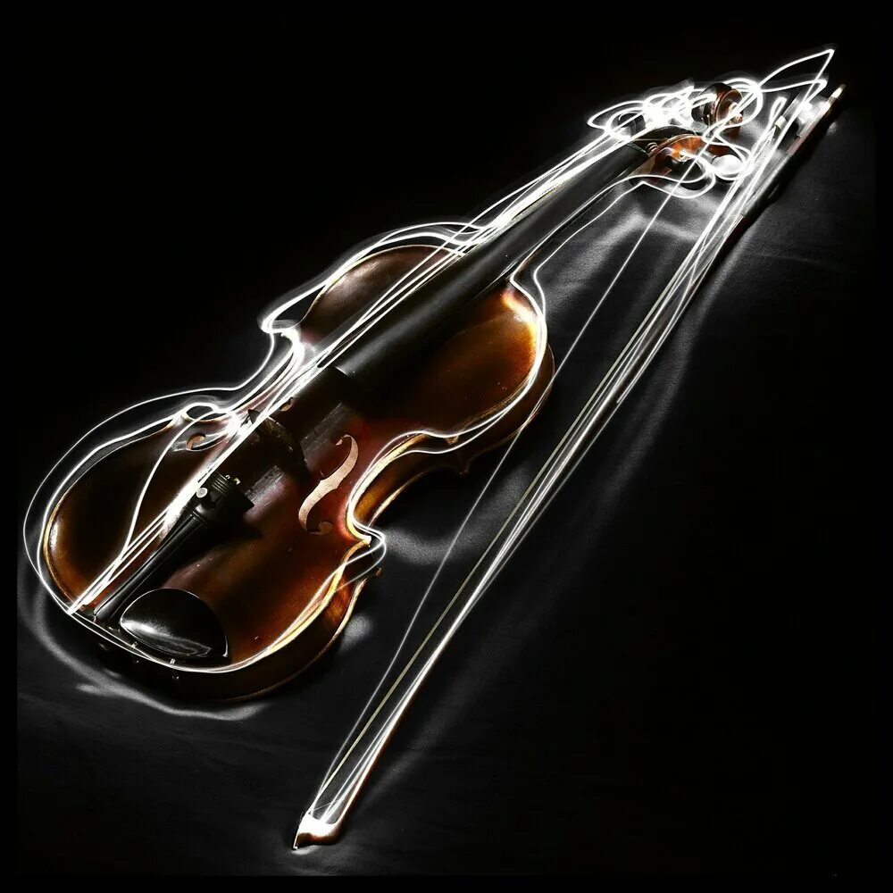 Скрипка красивая музыка слушать. Скрипка. Черная скрипка. Прозрачная скрипка. Скрипка на черном фоне.