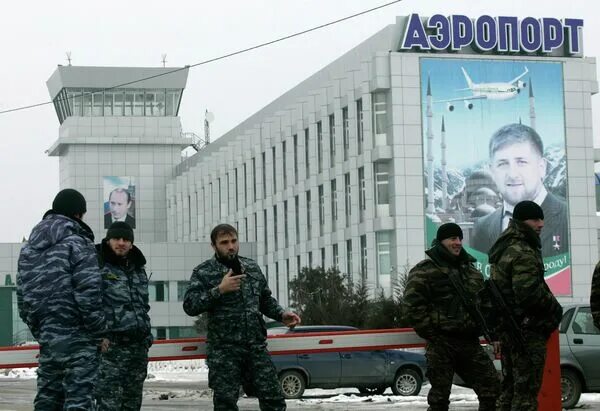 Таджики бегут из россии после теракта. Грозный 2000 год аэропорт Северный. Аэропорт Грозный. Аэропорт Северный Грозный фото 1999.