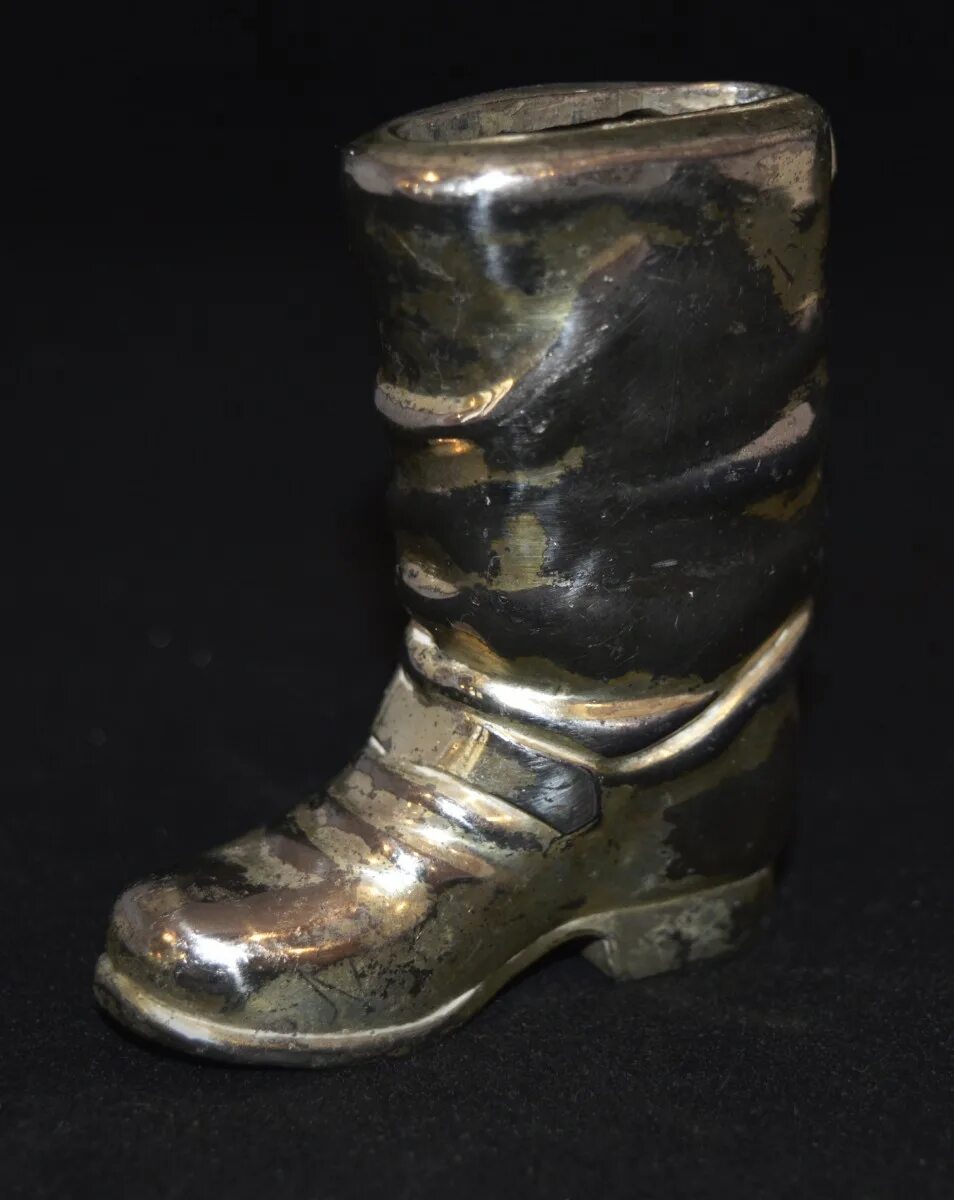 Керамический сапожок. Статуэтка сапог. Фарфоровая фигурка сапожок. Статуэтка сапог. Статуэтка сапог керамика.