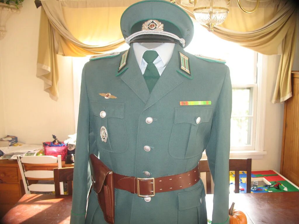 Форма 40 42. Volkspolizei униформа. Volkspolizei East Germany. Volkspolizei пальто. BGS uniforms.