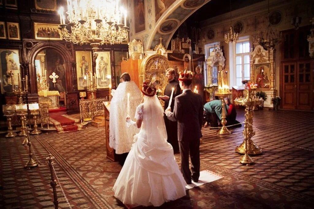 Видеть себя в церкви. Красивое венчание. Свадьба в церкви. Современное венчание.