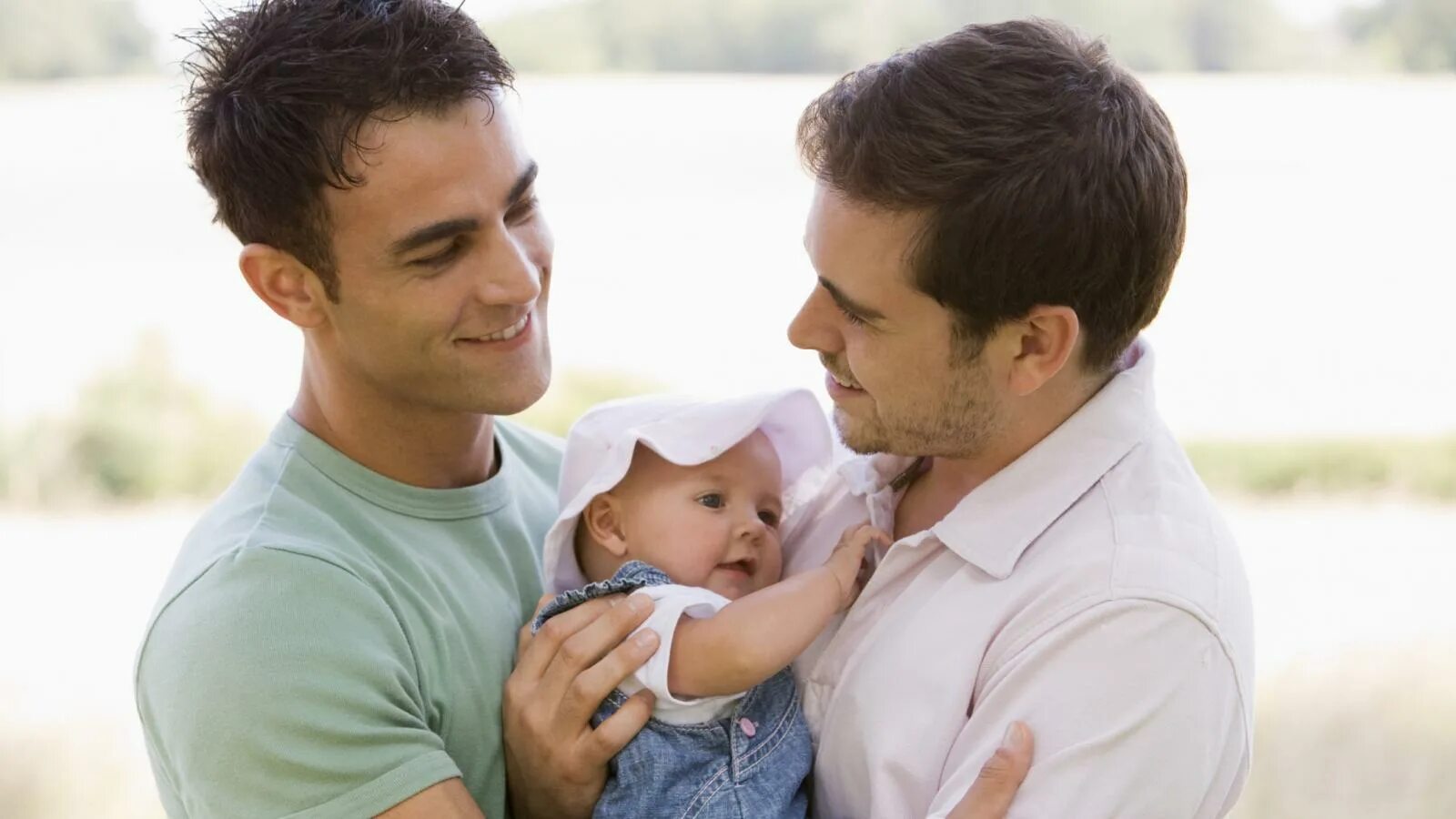 В семье два отца. В семье два отца. Мужчина и двое детей. В семье два отца. В семье 2 отца и 2 сына сколько человек в семье.