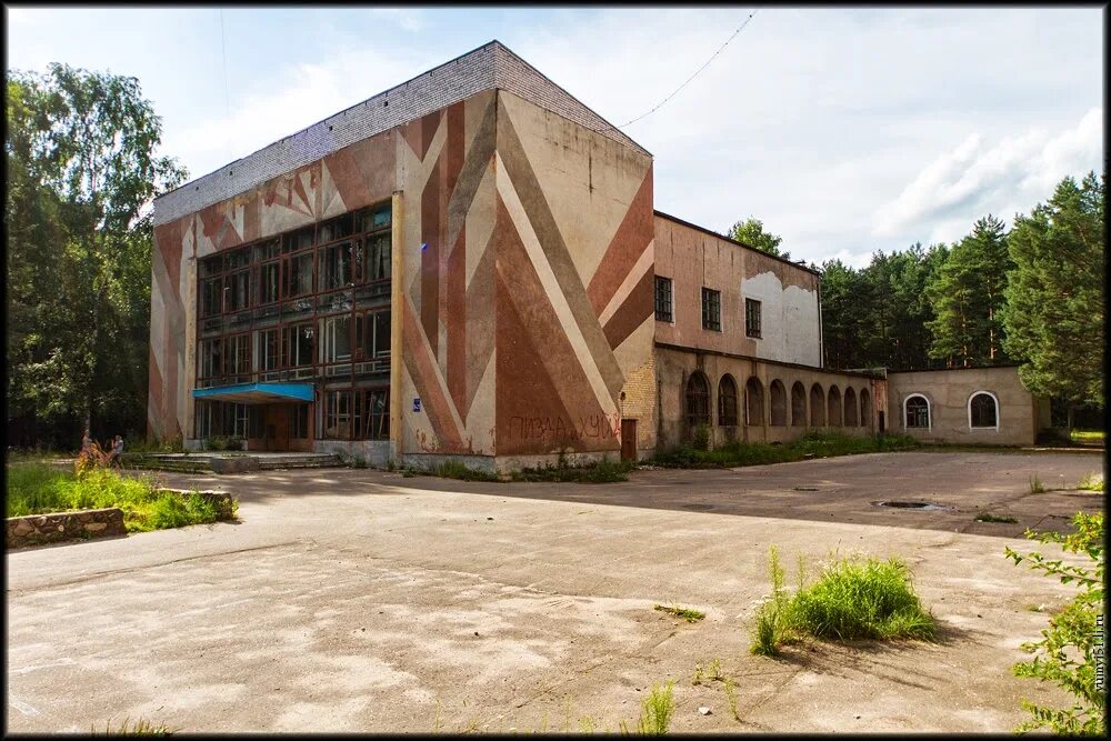 Санаторий верхний бор тюмень. Санаторий верхний бор ржев. Санаторий верхний. Профилакторий юбилейный верхний тагил. Заброшенный санаторий верхний бор.