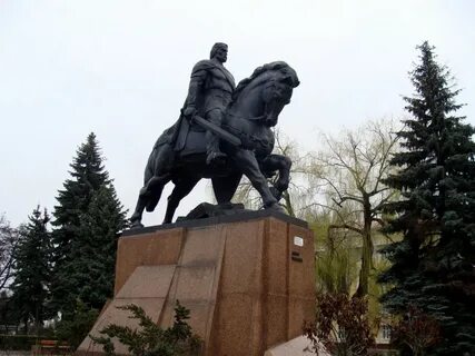 Памятник данилу